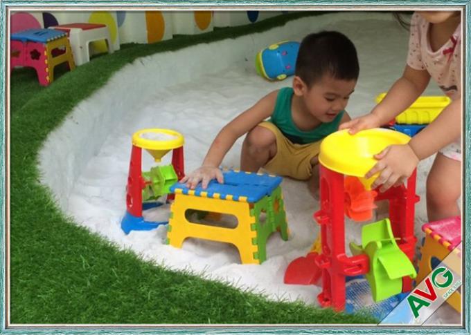 Εσωτερική υπαίθρια τεχνητή τοποθέτηση χλόης πράσινη για τα παιδιά που παίζουν SGS/ESTO/CE 0